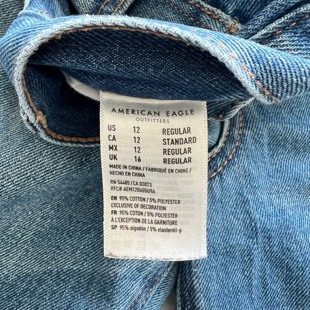 American Eagle Mom Jean - Picture 3 of 3